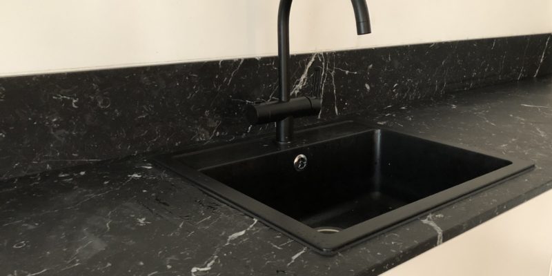 Black marble – a luxurious pearl in a cosy home